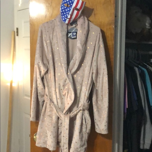 Berkshire Other - Berkshire Robe
